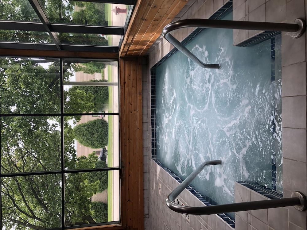 Baymont Inn & Suites By Wyndham Mukwonago Exteriör bild