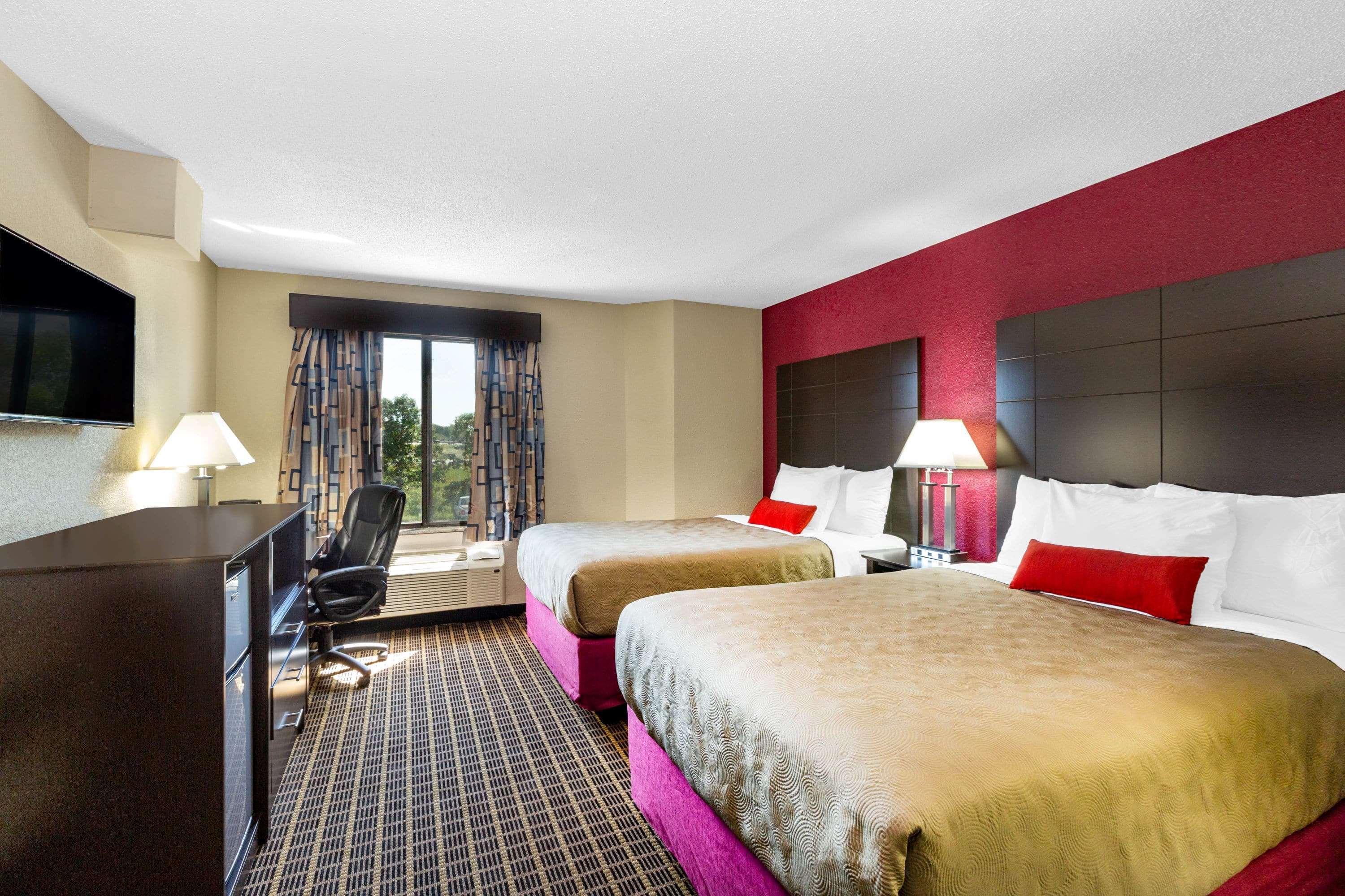 Baymont Inn & Suites By Wyndham Mukwonago Exteriör bild