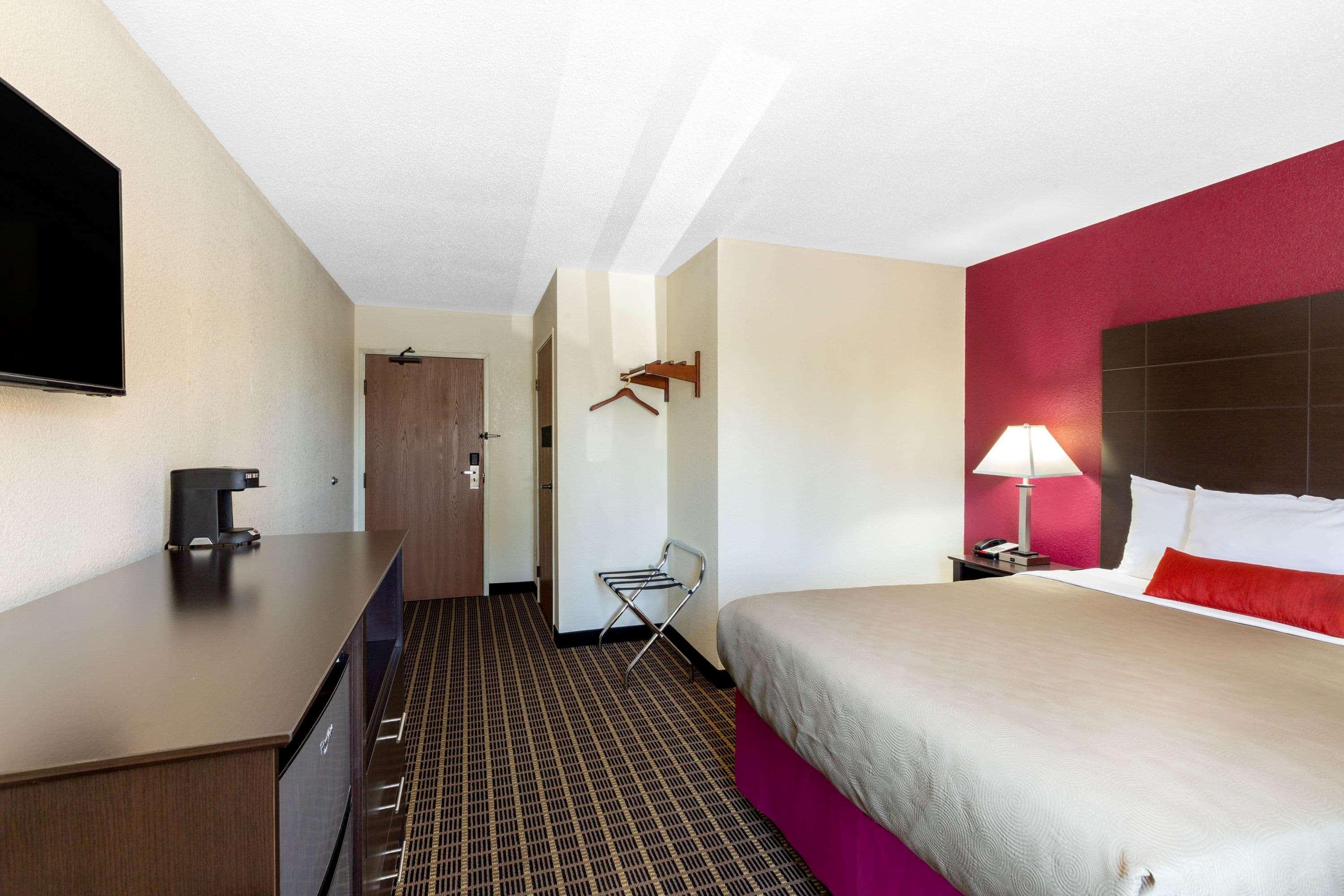Baymont Inn & Suites By Wyndham Mukwonago Exteriör bild