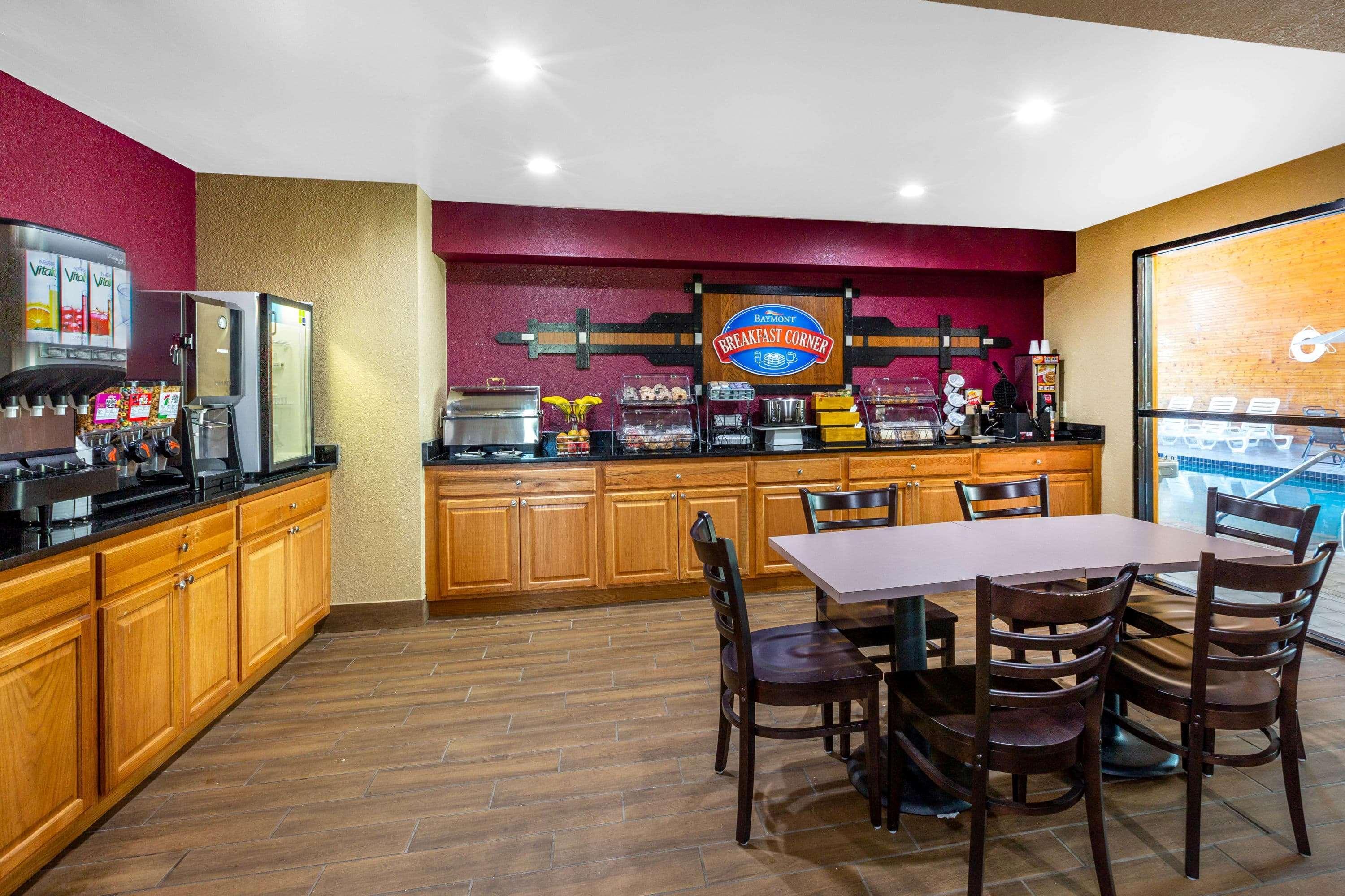 Baymont Inn & Suites By Wyndham Mukwonago Exteriör bild