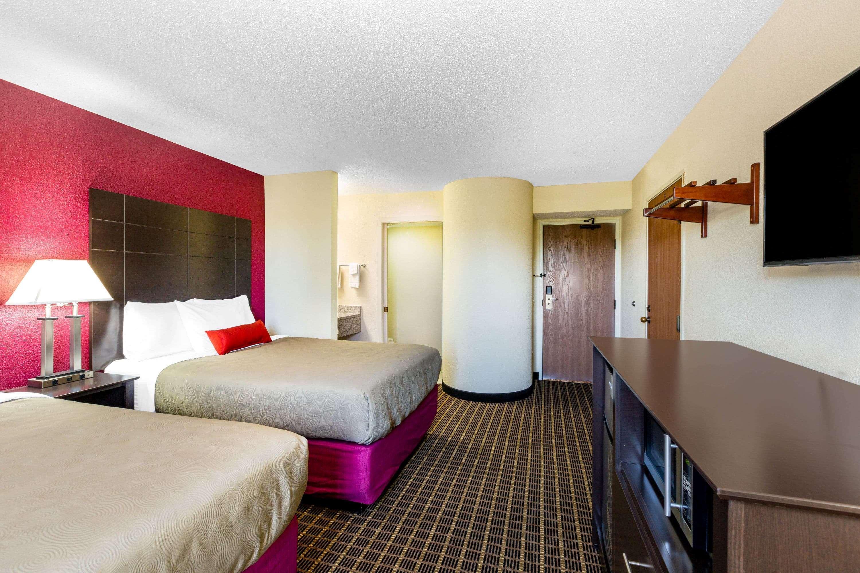 Baymont Inn & Suites By Wyndham Mukwonago Exteriör bild