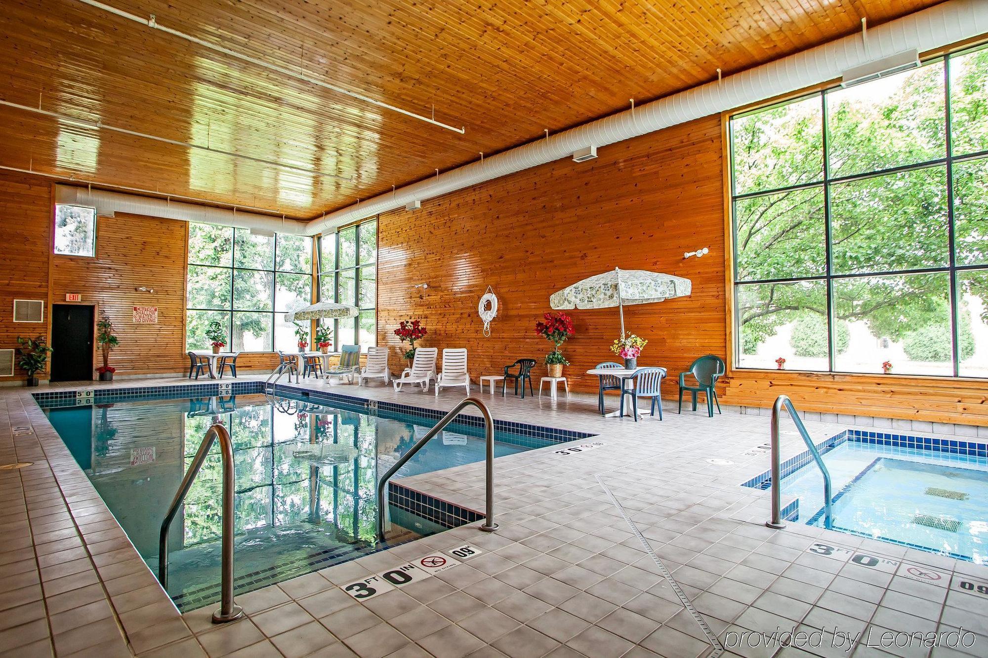 Baymont Inn & Suites By Wyndham Mukwonago Exteriör bild