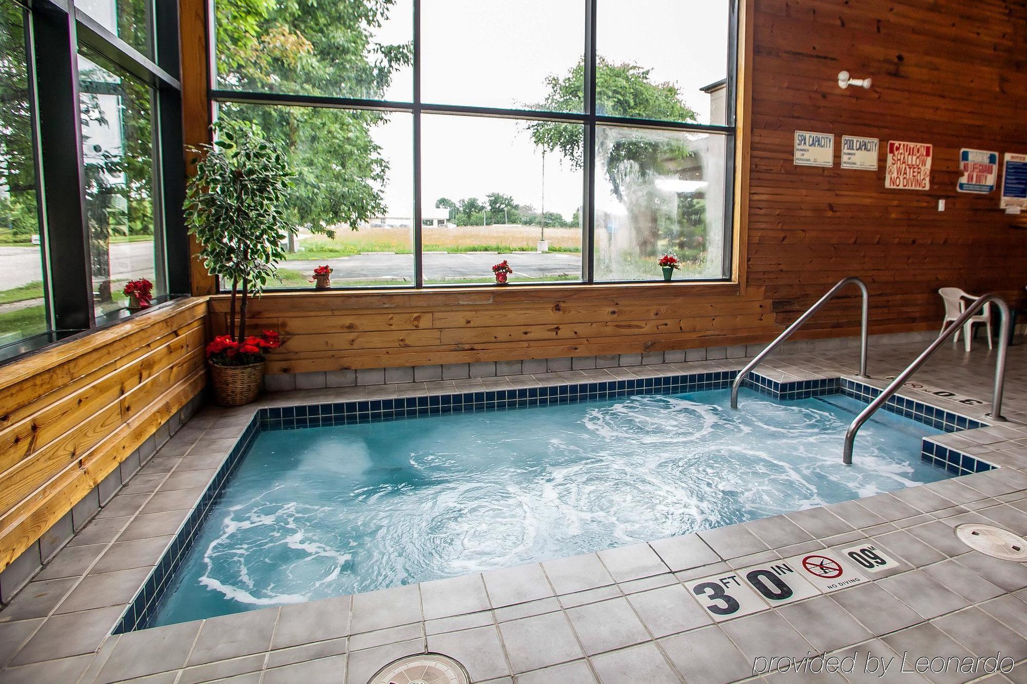 Baymont Inn & Suites By Wyndham Mukwonago Exteriör bild