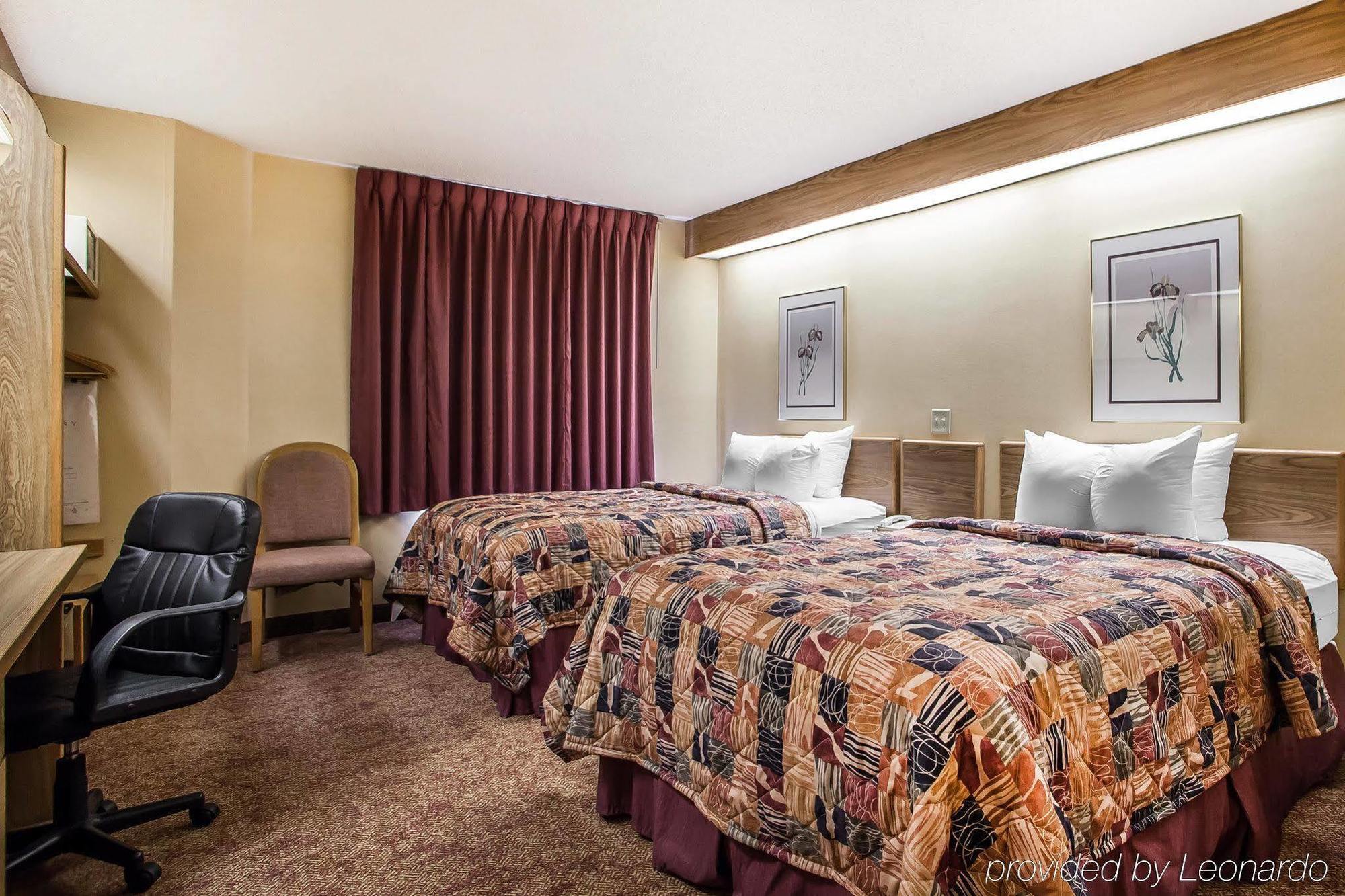 Baymont Inn & Suites By Wyndham Mukwonago Exteriör bild