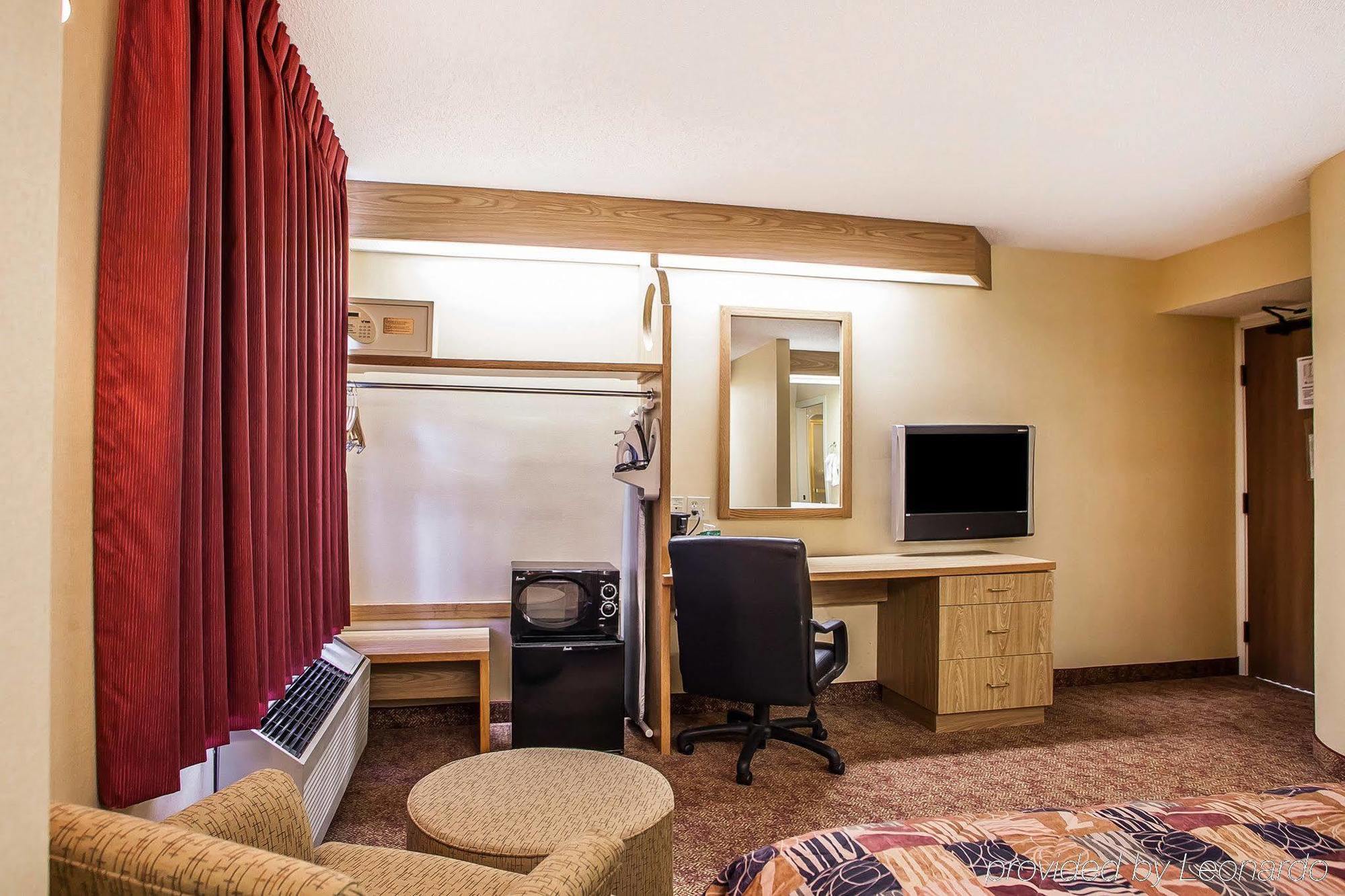 Baymont Inn & Suites By Wyndham Mukwonago Exteriör bild