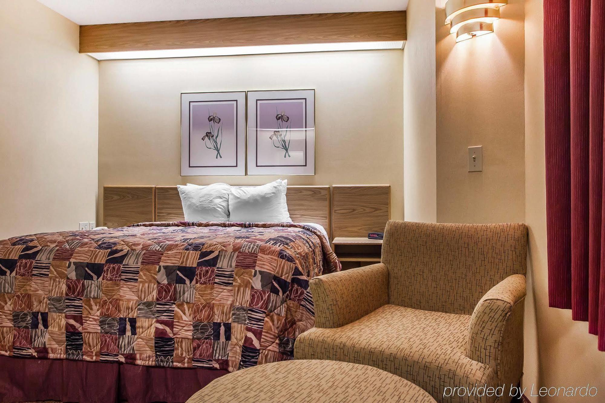 Baymont Inn & Suites By Wyndham Mukwonago Exteriör bild