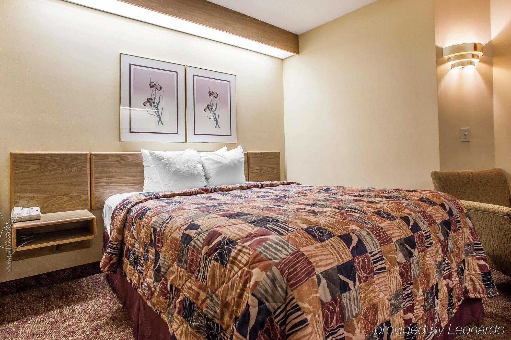 Baymont Inn & Suites By Wyndham Mukwonago Exteriör bild